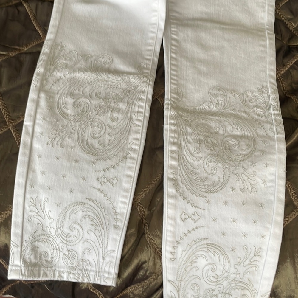 Embroidered white jeans